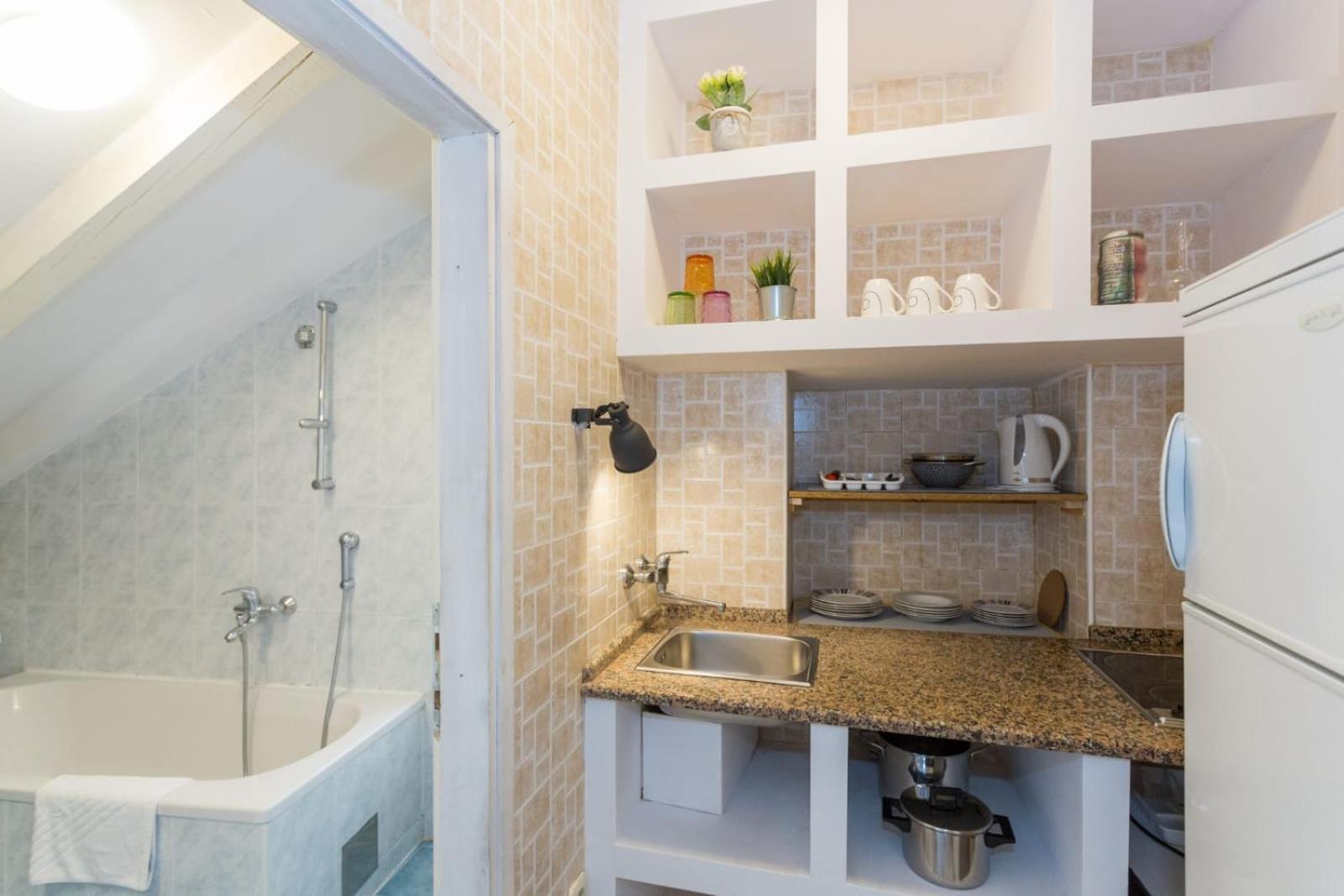 Old Town Apartment *